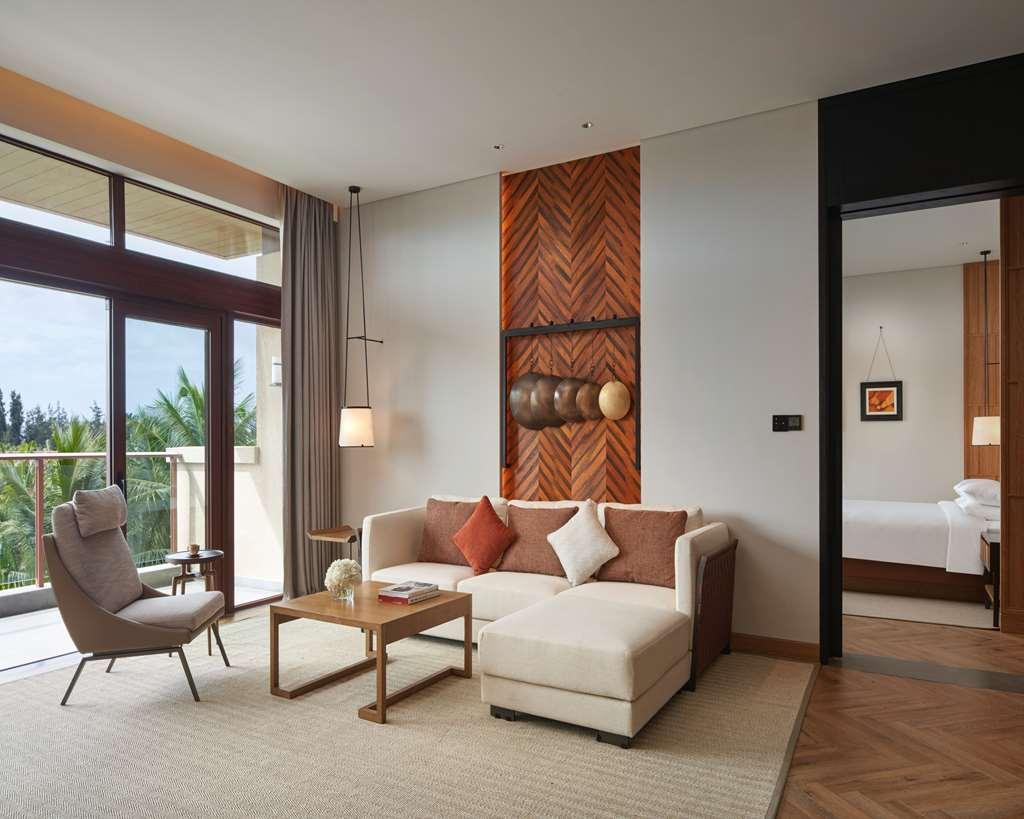 Grand Hyatt Shenzhou Peninsula Hotel Уанинг Стая снимка